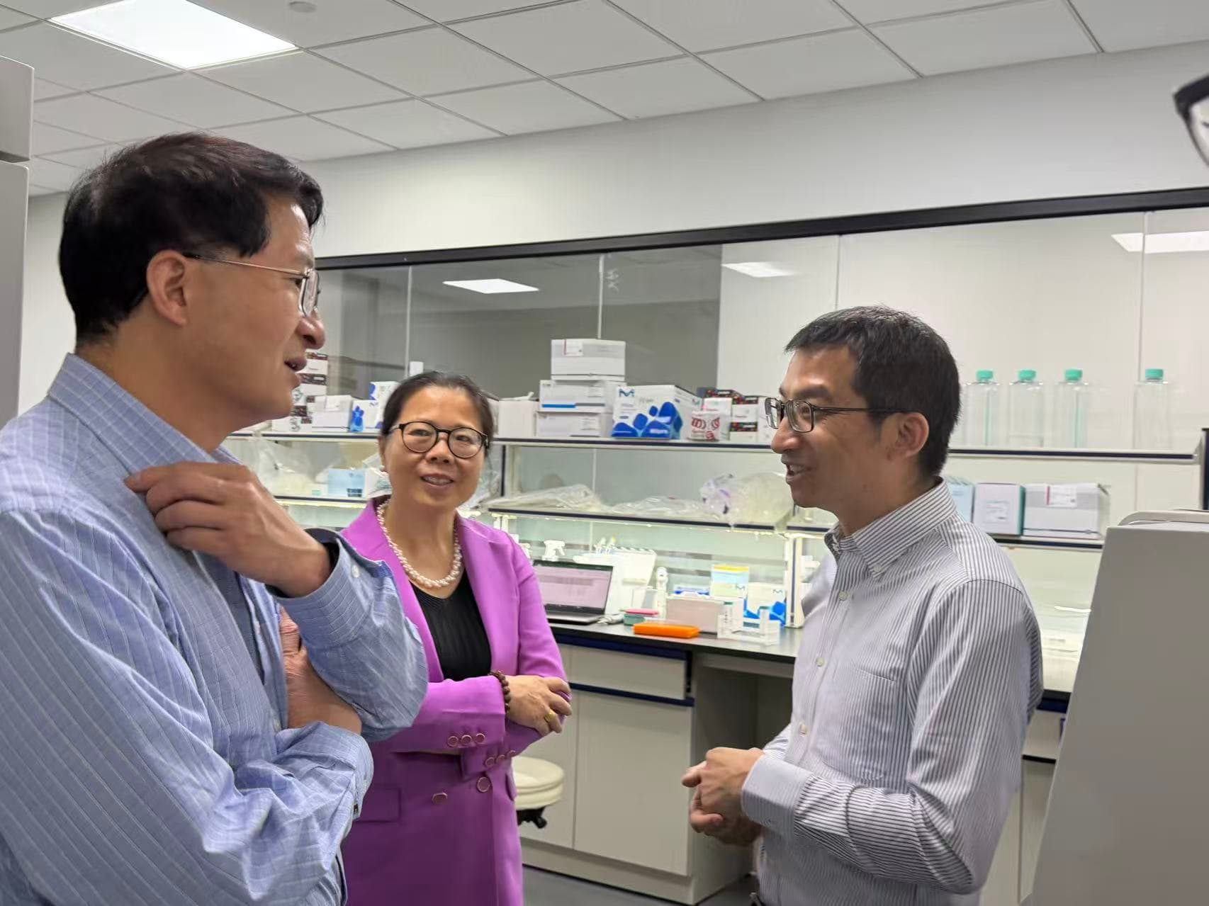 聚焦全球产能共建 助力卫生公平｜WHO董继萃博士一行到访蓝鹊生物交流调研